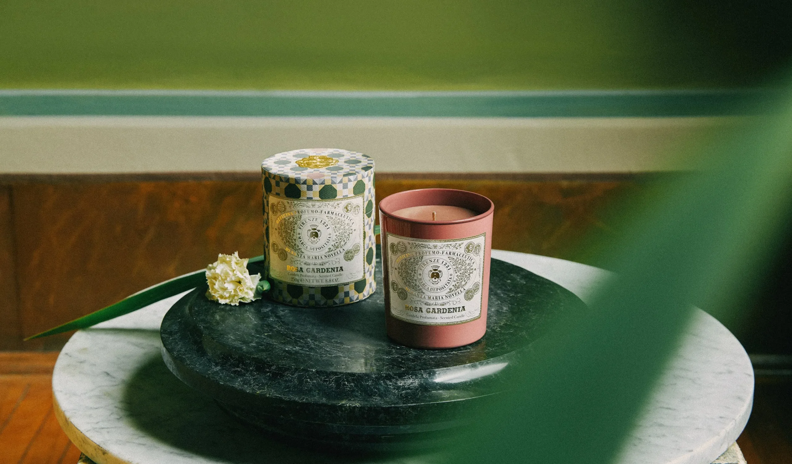 candela_profumata_rosa_gardenia_0.webp Shop Santa Maria Novella Candela Profumata Rosa Gardenia